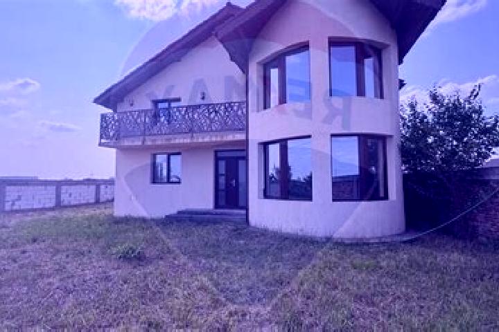 Luna, 22 — Escort in Ghercesti, Romania