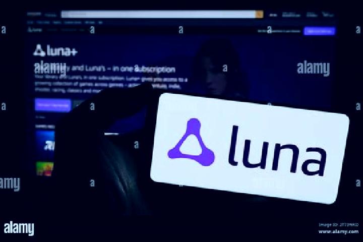 Luna, 22 — Escort in Hotaroasa, Romania