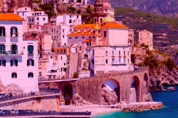 Luna, 22 — Escort in Monesiglio, Italy