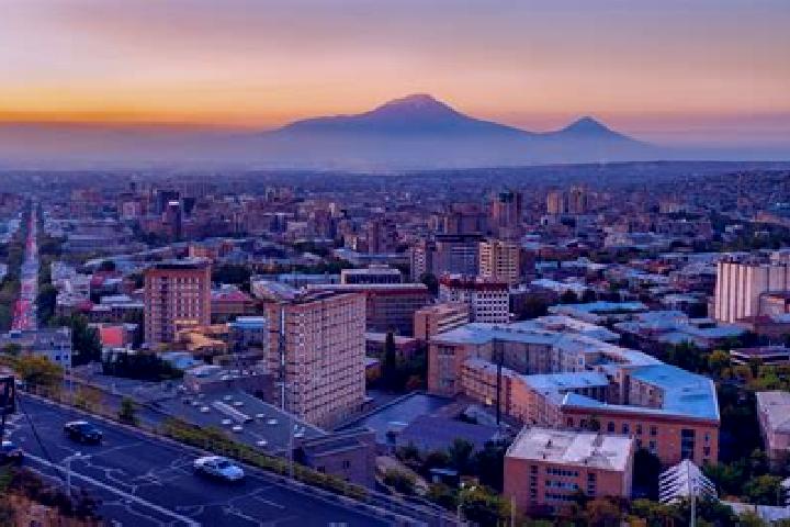 Luna, 22 — Escort in Monteavan, Armenia
