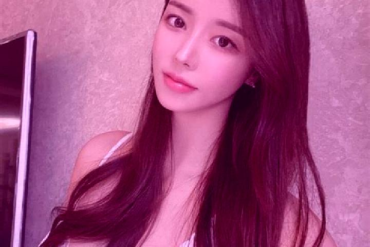 Luna, 22 — Escort in Qinting, China