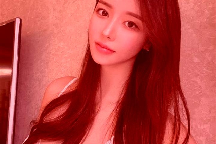 Luna, 22 — Escort in Wangjiahe, China