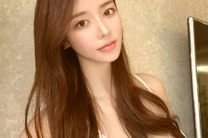 Luna, 22 — Escort in Yezhuping, China