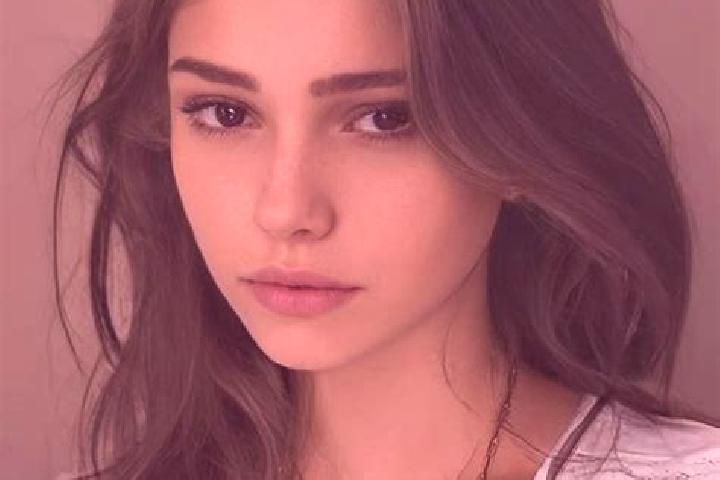 Luna, 23, a chestnut grey-eyed slavic companion based in Kelty. Offering Fetish, Prostate Massage, Erotic Massage, Domination. Available for incall and outca...