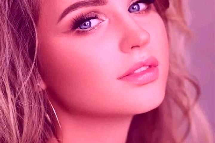 Luna, 23, a dark blonde blue-eyed indian companion based in Boron. Offering A-Level, GFE, 69, OWO. Available for incall and outcall, overnight bookings avail...