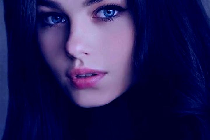 Luna, 23, a red dark-eyed slavic companion based in Punta Pena. Offering Dinner Date, Fetish, Massage, Prostate Massage, GFE. Available for incall and outcal...
