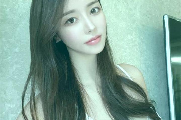 Luna, 23 — Escort in Aqqik, China