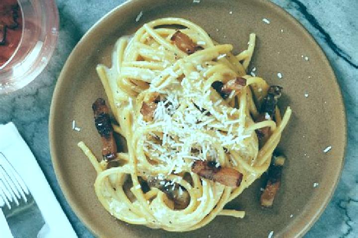Luna, 23 — Escort in Carbonara, Italy