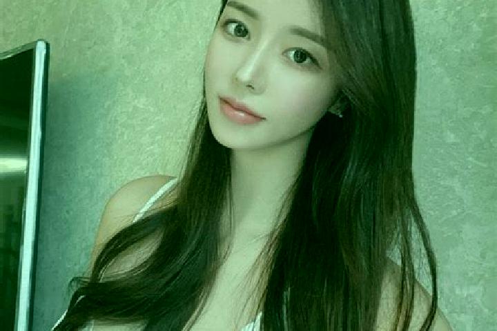 Luna, 23 — Escort in Jinfosi, China