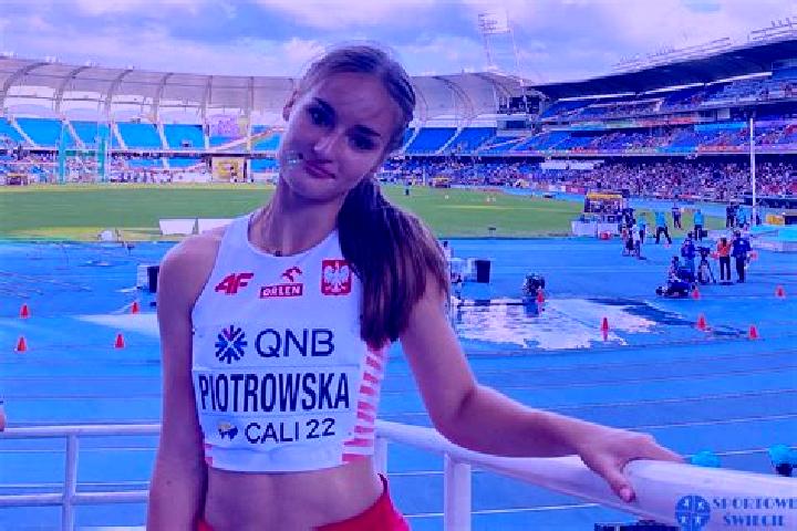 Luna, 23 — Escort in Lipa Piotrowska, Poland