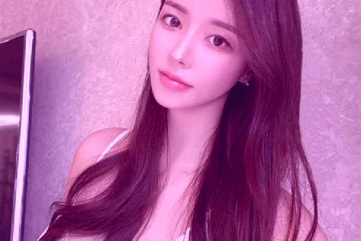 Luna, 23 — Escort in Minggou, China