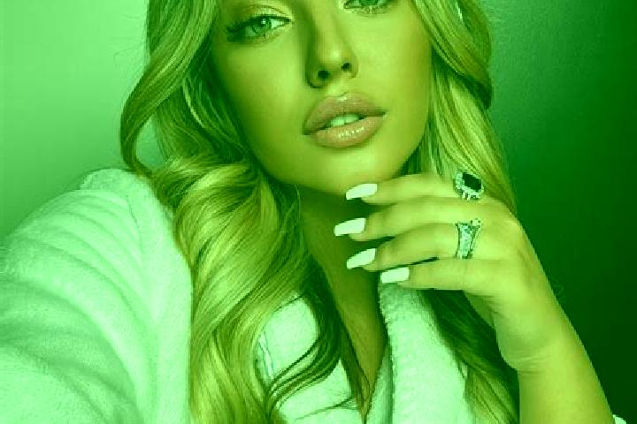 Luna, 23 — Escort in Ouveillan, France