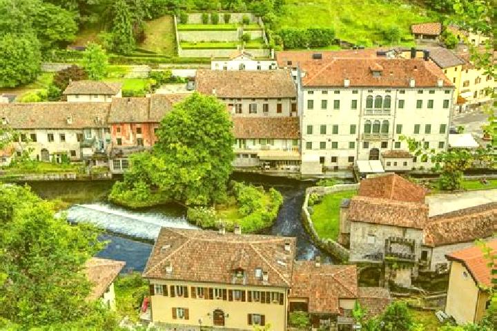 Luna, 23 — Escort in Passirano, Italy