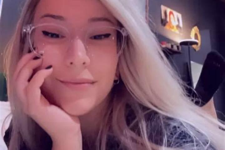 Luna, 24, a blonde grey-eyed indian companion based in Veyre-Monton. Offering Domination, GFE, Couples, Duos, CIM. Available for incall and outcall, overnigh...