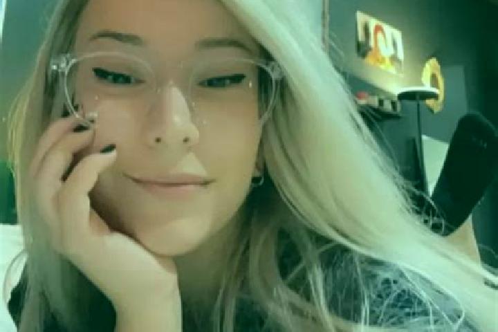 Luna, 24, a blonde grey-eyed middle eastern companion based in Bonneuil-sur-Marne. Offering Erotic Massage, Couples, OWO. Available for incall and outcall, d...