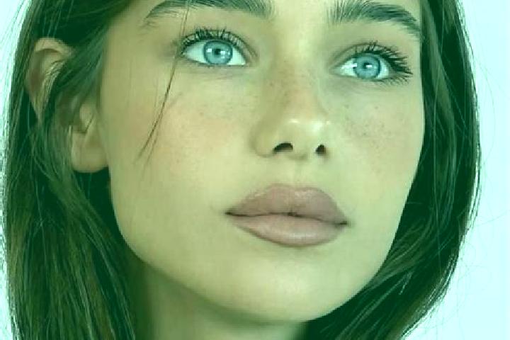 Luna, 24, a brunette grey-eyed caucasian companion based in Silun. Offering Erotic Massage, Fetish, Domination. Available for incall and outcall, day and eve...