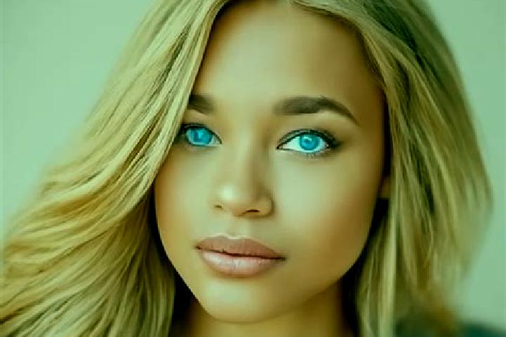 Luna, 24, a dark blonde blue-eyed latina companion based in Cechynce. Offering 69, Massage, GFE. Available for incall and outcall, day and evening dates.