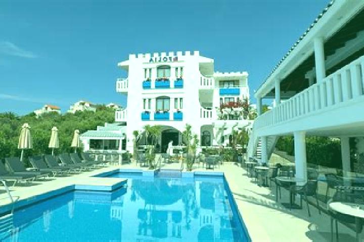 Luna, 24 — Escort in Folia, Greece