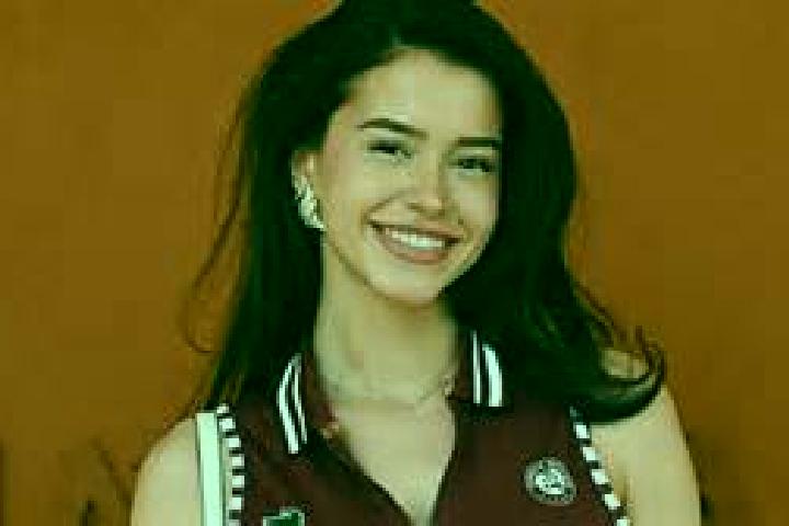 Luna, 24 — Escort in Saint-Sandoux, France