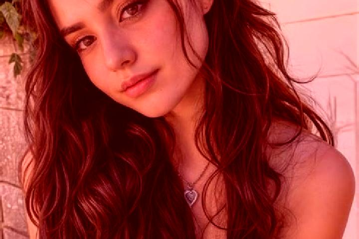 Luna, 25, a auburn amber-eyed caucasian companion based in Latignano. Offering OWO, Roleplay, Travel Companion, Fetish, Tantra. Available for incall and outc...