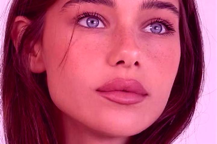 Luna, 25, a brunette brown-eyed mediterranean companion based in Luvinate. Offering A-Level, Dinner Date, Domination, Duos. Available for incall and outcall,...