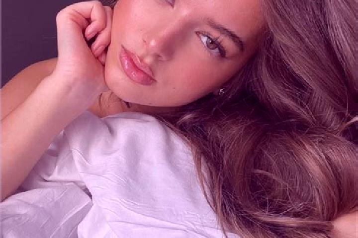 Luna, 25, a brunette hazel-eyed caucasian companion based in Gourma Rharous. Offering Fetish, Girlfriend Experience, Tantra. Available for incall and outcall...