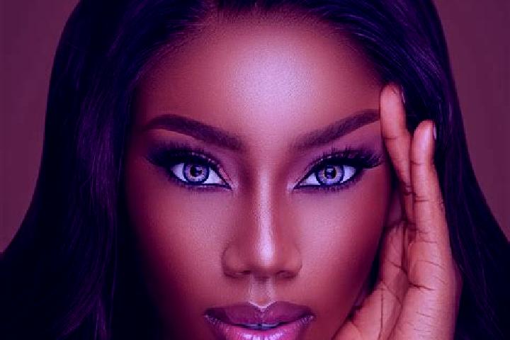 Luna, 25, a chestnut blue-eyed ebony companion based in Nandiantou. Offering 69, Duos, Domination. Available for incall and outcall, day and evening dates.