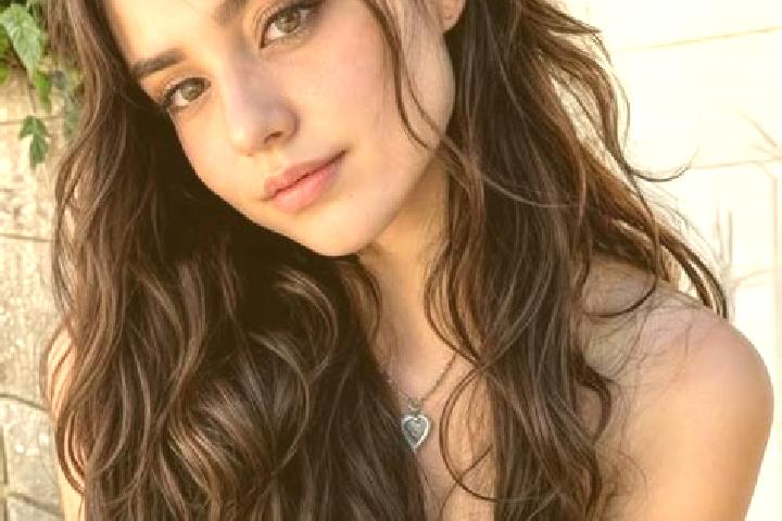 Luna, 25, a chestnut hazel-eyed middle eastern companion based in Remilly-sur-Tille. Offering Dinner Date, CIM. Available for incall and outcall, day and eve...