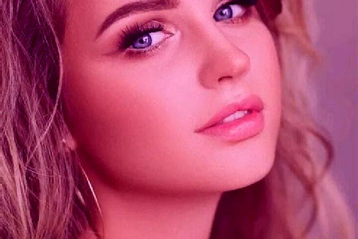 Luna, 25, a dark blonde blue-eyed mediterranean companion based in Loma de los Carmona. Offering Dinner Date, Party Girl, Girlfriend Experience. Available fo...