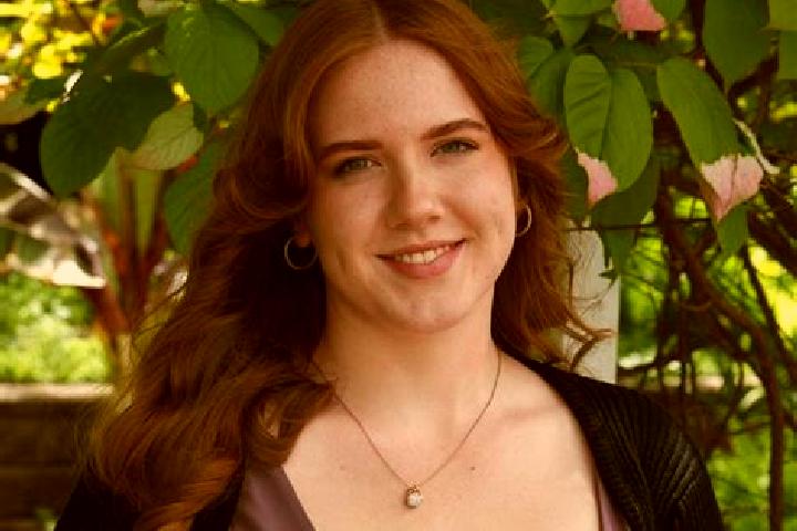 Luna, 25 — Escort in Bienfait, Canada