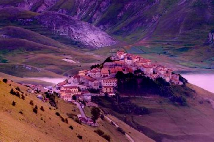 Luna, 25 — Escort in Castelluccio Superiore, Italy