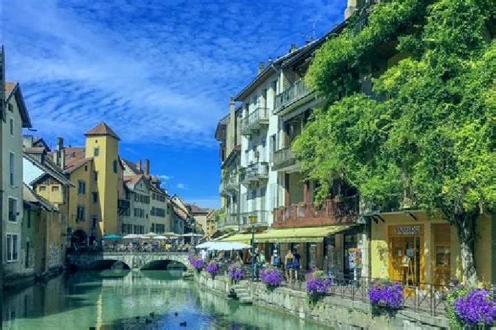 Luna, 25 — Escort in Clary, France