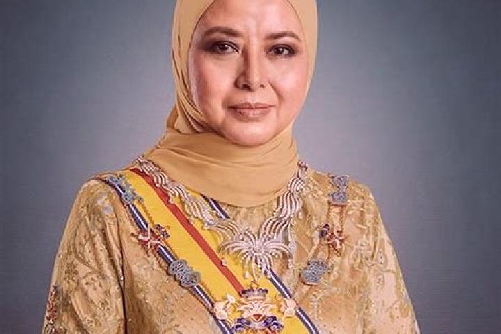 Luna, 25 — Escort in Gandik, Indonesia