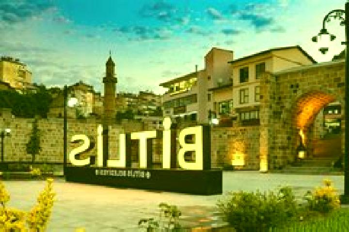 Luna, 25 — Escort in Goezeli, Turkey