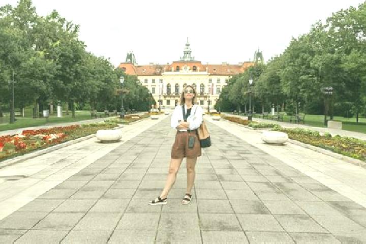 Luna, 25 — Escort in Konak, Serbia