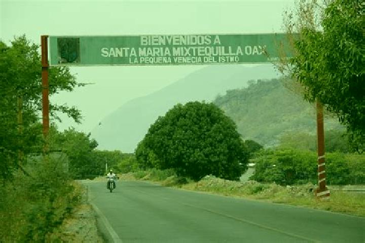 Luna, 25 — Escort in Santa Maria Mixtequilla, Mexico