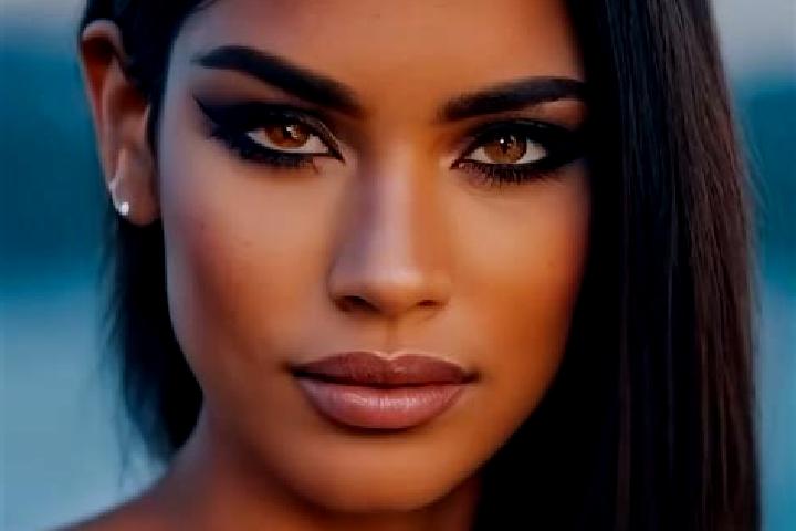 Luna, 26, a auburn amber-eyed latina companion based in East Douglas. Offering Girlfriend Experience, Tantra, Erotic Massage, Overnight. Available for incall...