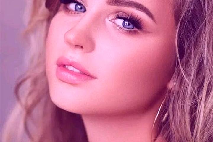 Luna, 26, a dark blonde blue-eyed european companion based in Mitoyo. Offering Couples. Available for incall and outcall, overnight bookings available.