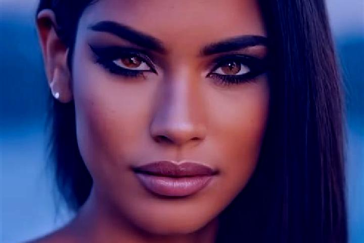 Luna, 26, a red dark-eyed latina companion based in Marzling. Offering Tantra, OWO, Girlfriend Experience, Couples, Party Girl. Available for incall and outc...