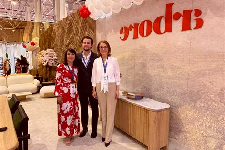 Luna, 26 — Escort in Arbore, Romania