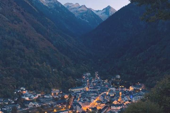 Luna, 26 — Escort in Cauterets, France