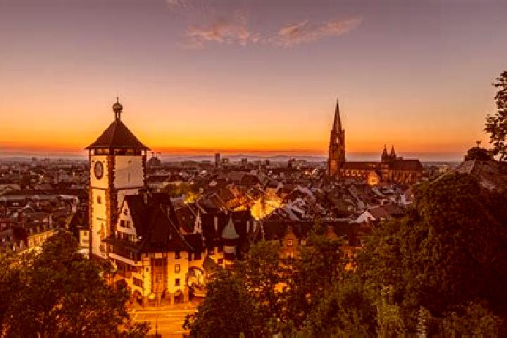 Luna, 26 — Escort in Freyburg, Germany