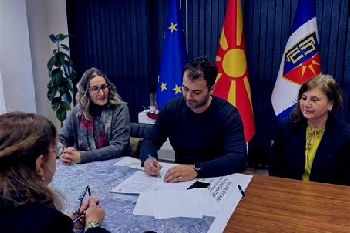 Luna, 26 — Escort in Gjorce Petro, North Macedonia