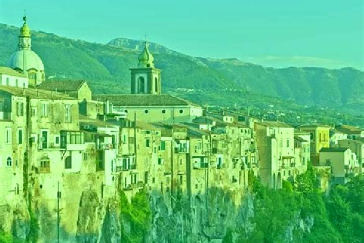 Luna, 26 — Escort in Sant Agata de Goti, Italy