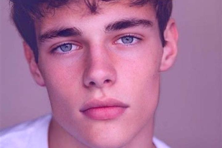 Luna, 27, a brunette grey-eyed caucasian companion based in Gosen. Offering OWO, Tantra, CIM. Available for incall and outcall, day and evening dates.