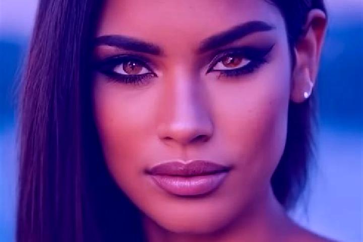 Luna, 27, a chestnut amber-eyed latina companion based in Viehdorf. Offering Massage, Striptease, Girlfriend Experience. Available for incall and outcall, da...