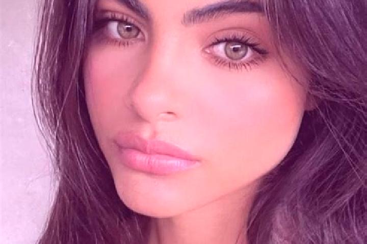 Luna, 27, a chestnut green-eyed indian companion based in Ugrinovci. Offering Couples, A-Level, Duos. Available for incall and outcall, overnight bookings av...