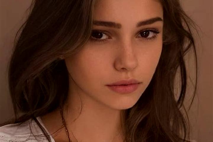 Luna, 27, a chestnut hazel-eyed slavic companion based in Corinto. Offering Roleplay, Party Girl, CIM, Fetish, Duos. Available for incall and outcall, overni...