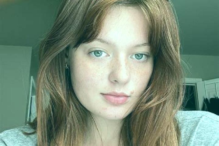 Luna, 27, a red brown-eyed caucasian companion based in Angyalfoeld. Offering Overnight, CIM, Couples, Domination. Available for incall and outcall, overnigh...