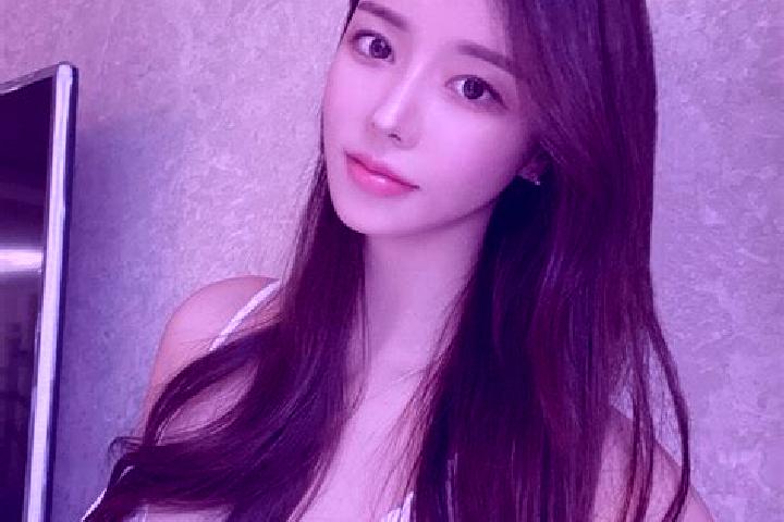 Luna, 27 — Escort in Qitao, China